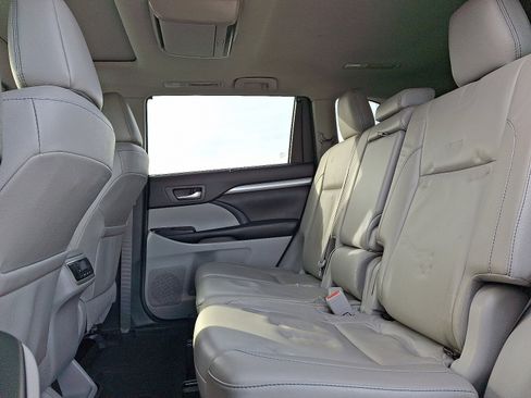 Used 2018 Toyota Highlander XLE w/ Protection Package #3 image 10