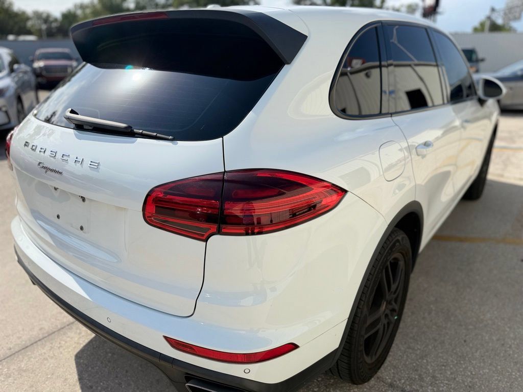 Used 2017 Porsche Cayenne AWD/4WD image 5