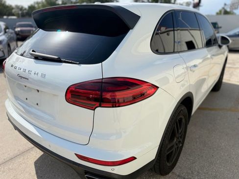 Used 2017 Porsche Cayenne AWD/4WD image 5