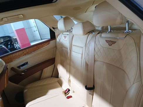 Used 2019 Bentley Bentayga AWD/4WD image 32