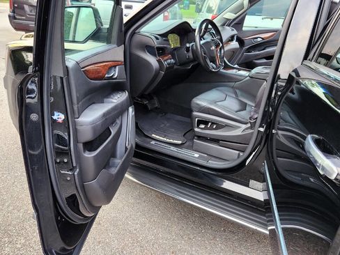 Used 2015 Cadillac Escalade ESV Luxury image 25