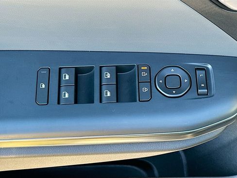 New 2025 Kia K4 LXS image 17