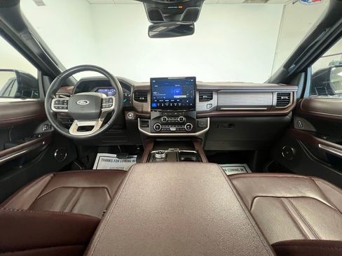Used 2024 Ford Expedition Limited image 12