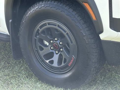 Used 2025 Nissan Frontier Pro-X RWD image 13