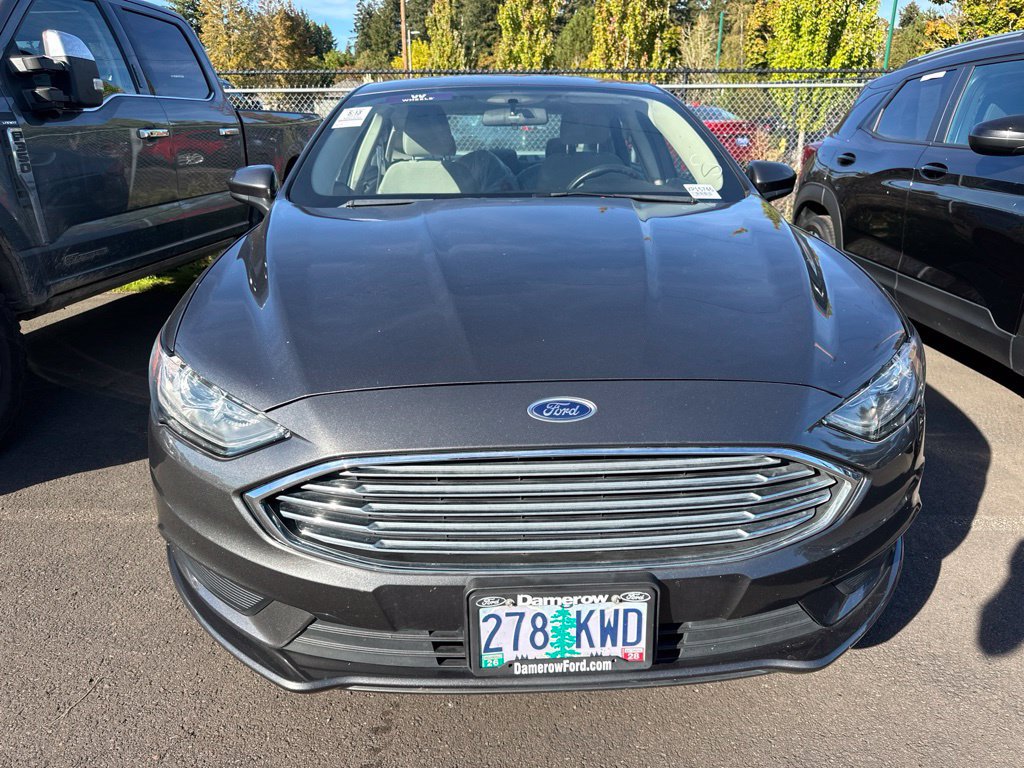 Used 2018 Ford Fusion SE FWD image 2