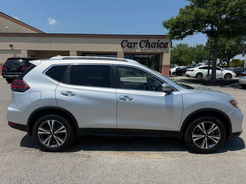 Used 2019 Nissan Rogue SV w/ Premium Package AWD/4WD image 7