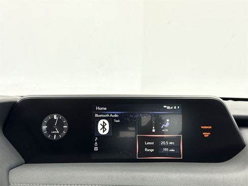 Used 2022 Lexus UX 200 image 25