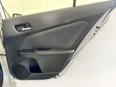 Used 2019 Toyota Prius L Eco w/ Carpet Mat Package FWD image 27