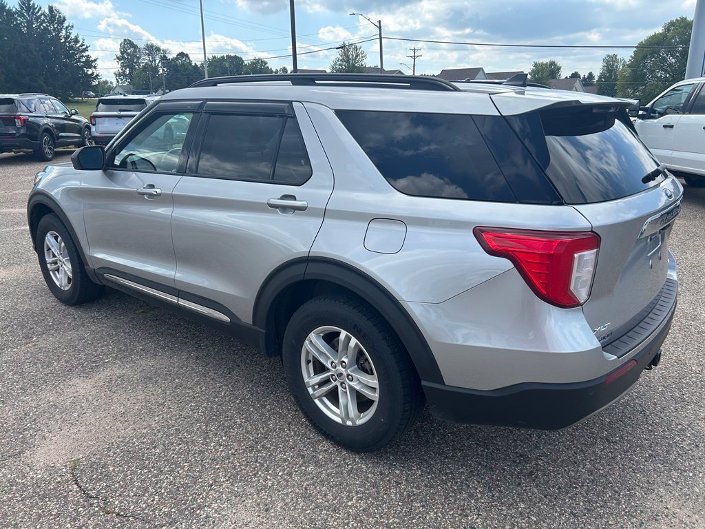 Used 2021 Ford Explorer XLT w/ Equipment Group 202A AWD/4WD image 5