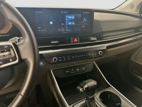 Used 2025 Kia Carnival FWD image 26
