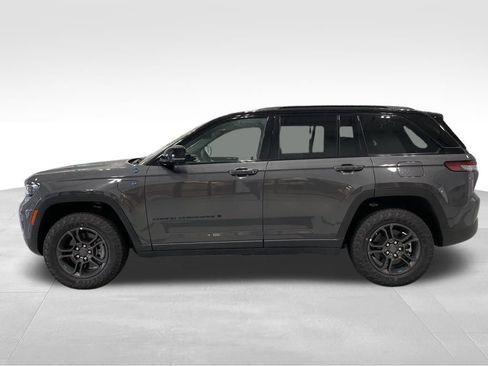 New 2024 Jeep Grand Cherokee Trailhawk w/ Advanced Protech Group II image 10