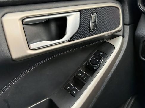 Used 2023 Ford Explorer XLT RWD image 25