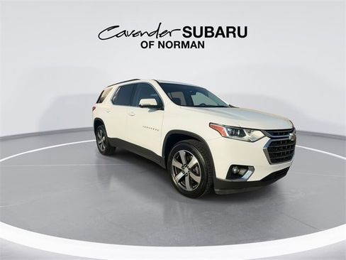 Used 2020 Chevrolet Traverse LT w/ LT Premium Package image 2