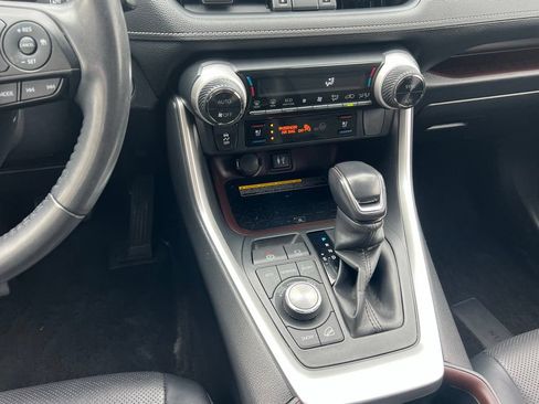 Used 2019 Toyota RAV4 Limited w/ Advanced Technology Package AWD/4WD image 21