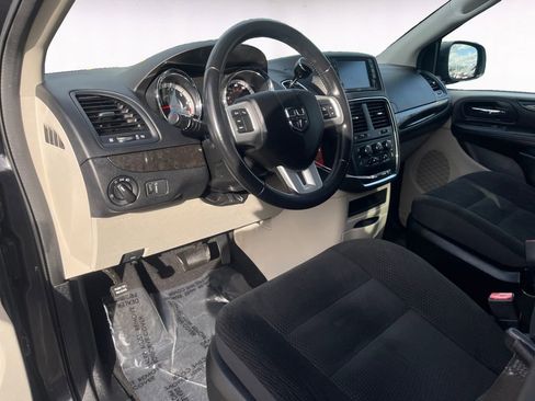 Used 2017 Dodge Grand Caravan SE w/ Power Window Group image 10