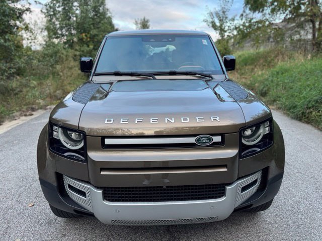 Used 2023 Land Rover Defender 110 S AWD/4WD image 3