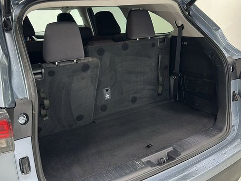 Used 2021 Toyota Highlander LE image 17