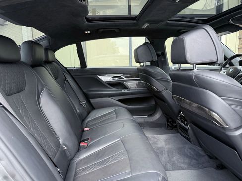 Used 2018 BMW 750i xDrive image 21