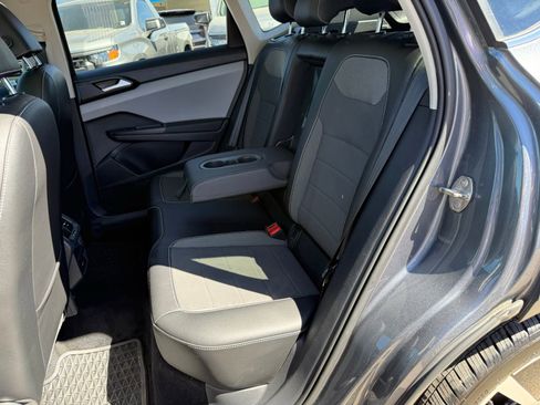 Used 2022 Volkswagen Taos SE w/ Panoramic Sunroof Package image 34