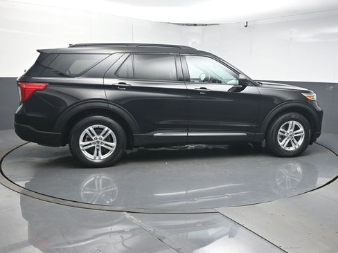 Used 2020 Ford Explorer XLT w/ Comfort Package image 8