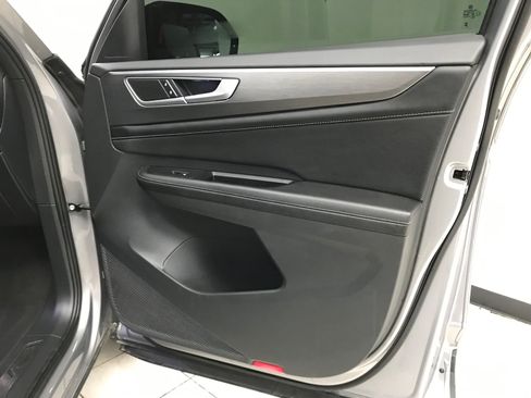 Used 2024 Volkswagen Atlas Cross Sport SE w/ Panoramic Sunroof Package AWD/4WD image 16