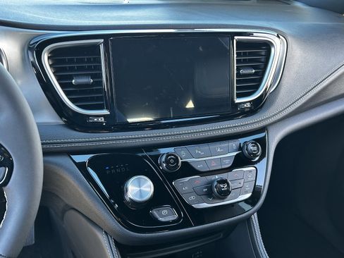 New 2026 Chrysler Pacifica Limited w/ S Appearance Package image 20