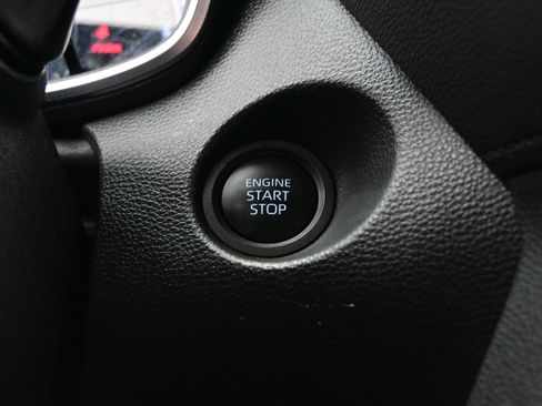 Used 2025 Toyota Corolla Cross XLE AWD/4WD image 23