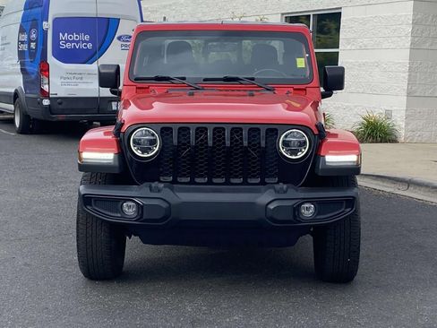 Used 2022 Jeep Gladiator Sport AWD/4WD image 2