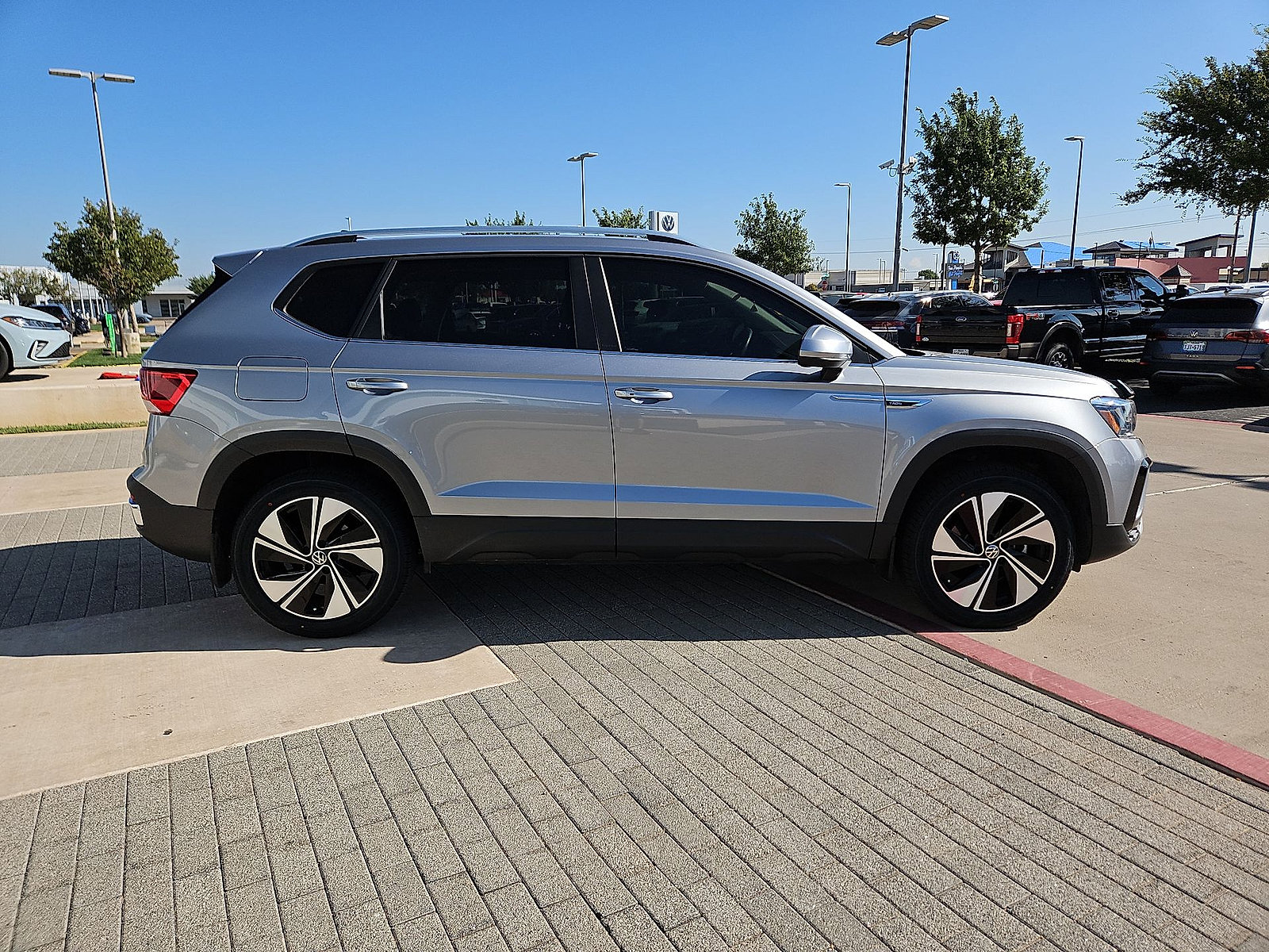 Certified 2024 Volkswagen Taos SE AWD/4WD image 9