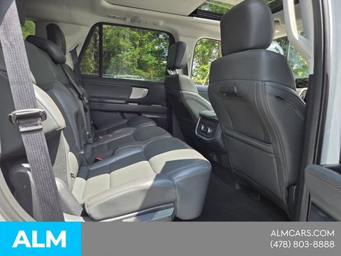Used 2025 Ford Expedition Active AWD/4WD image 16