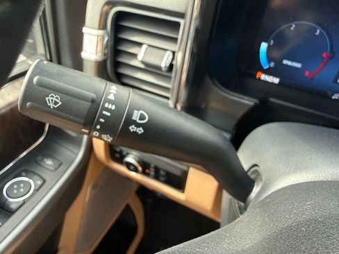 Used 2023 Ford F250 Lariat w/ Black Appearance Package AWD/4WD image 35