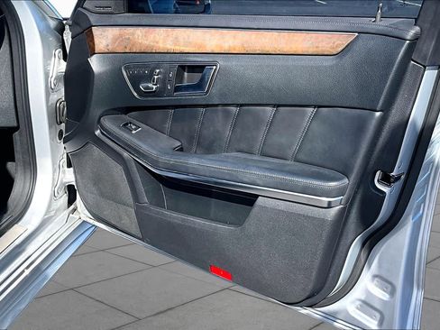 Used 2014 Mercedes-Benz E 63 AMG 4MATIC Sedan image 40