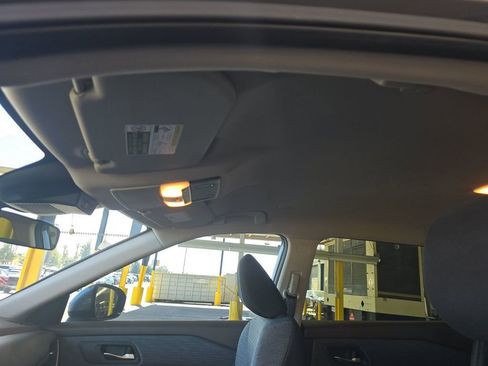 Used 2023 Nissan Rogue SV image 15