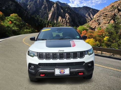 Used 2025 Jeep Compass Trailhawk AWD/4WD image 6