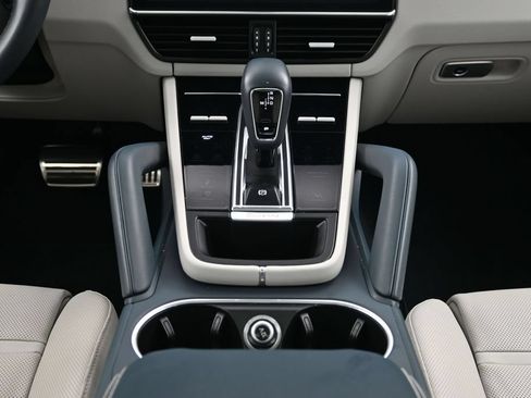 Certified 2023 Porsche Cayenne S AWD/4WD image 9