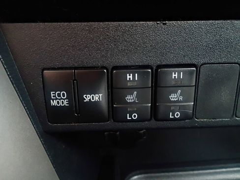 Used 2016 Toyota RAV4 Limited AWD/4WD image 10