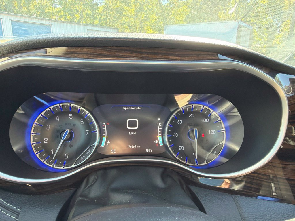 Used 2023 Chrysler Pacifica Limited FWD image 32