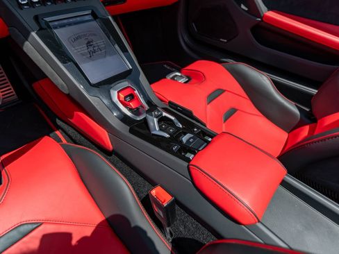 Used 2024 Lamborghini Huracan EVO AWD/4WD image 16
