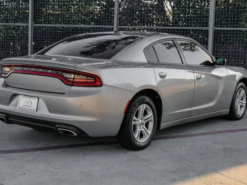 Used 2018 Dodge Charger SXT image 11