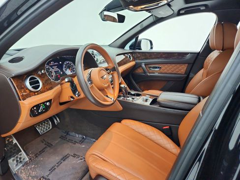 Used 2017 Bentley Bentayga AWD/4WD image 16