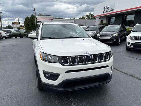 Used 2018 Jeep Compass Latitude w/ Popular Equipment Group FWD image 3