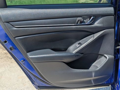 Used 2018 Honda Accord Sport image 29
