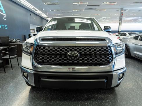 Used 2018 Toyota Tundra SR5 AWD/4WD image 2