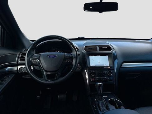 Certified 2018 Ford Explorer XLT w/ Equipment Group 202A image 25