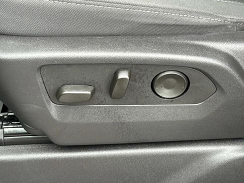 Used 2025 Chevrolet Silverado 1500 Custom image 14