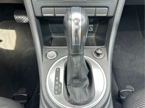 Used 2012 Volkswagen Beetle 2.5 FWD image 18
