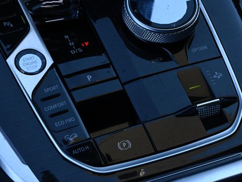 Certified 2024 BMW X7 xDrive40i w/ Executive Package image 20