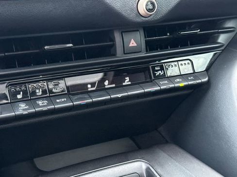 Used 2023 Toyota Crown AWD/4WD image 27