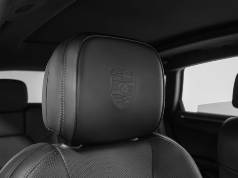 Certified 2023 Porsche Macan Turbo AWD/4WD image 23