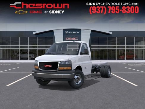 New 2025 GMC Savana 4500 w/ Power Convenience Package RWD image 8